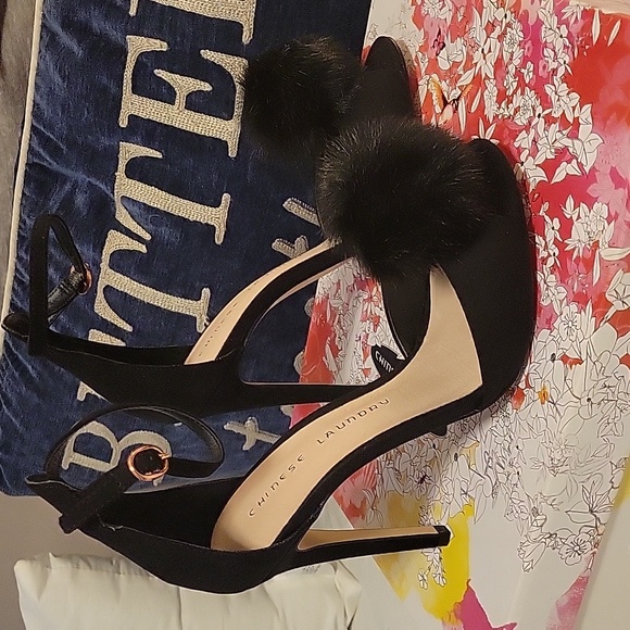 Beautiful Microsuede Heels - Picture 4 of 6
